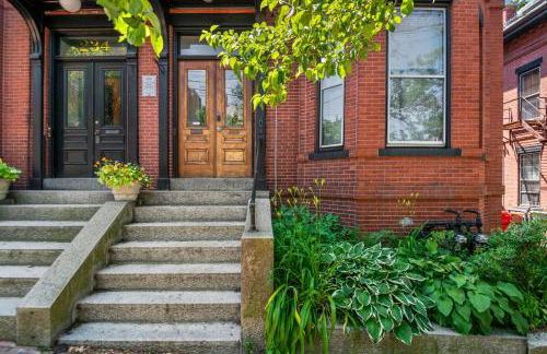 Stylish Downtown Condo in a Historic Landmark Home - Foto 2