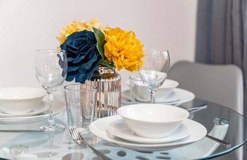 Beautiful Flat Town Centre 55 inch Smart TV + Netflix - Photo 7