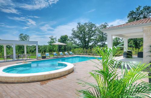 Villa Onyx for 12 people near Porec with 65 private pool and jacuzzi - Photo 12