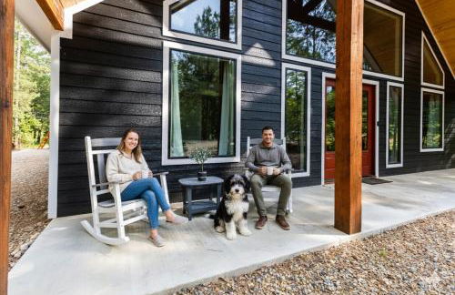 Crimson Creek Cabin - Hot Tub, Playset, Family-Friendly - Foto 2