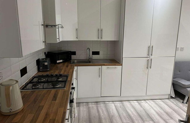 Immaculate 1-bed Apartment in Walton on the Naze - Photo 6