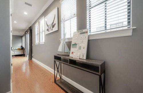 Centrally Located SOHO Retreat Walk to UT & Dining - Foto 14