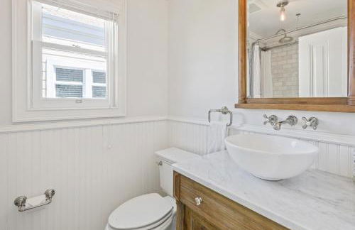 Minimalistic 1885 Queen Anne Cottage 2B-2B Upper Level Flat in Alameda - Foto 34