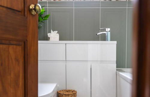 Charming 2 Bed Property - Photo 23