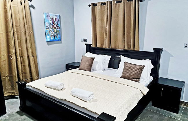 Modern Comfy & Quiet Close to Highway - Photo 4