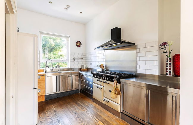 Retro Charm and Modern Comforts - Photo 8