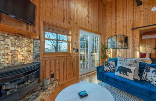 6 Br Cabin Hot Tub Fire Pit Min to Hatley Pointe - Foto 18