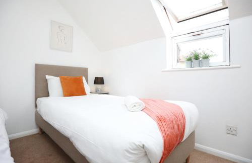 Palmers Place By N And N Stays Worker Friendly Accommodation in Bradley Stoke with private parking and fast WIFI, Long Stays Welcome - Foto 21