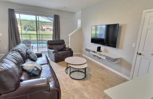 4BR Bella Vida Lakeview Pool Townhome - Photo 10