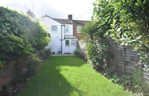 Stylish 4 Bed Home in Aylesbury, Buckinghamshire - Foto 42