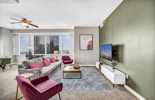 Stunning 11th Floor Corner Unit w/Amazing DT Views - Photo 2