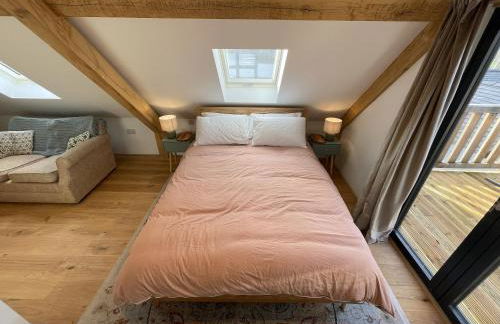 Upper Gelli Luxury Holiday Lodge, Converted Dairy & Cosy Shepherds Huts - Photo 4