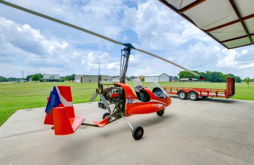 Aircraft Tours! Fly-In Hangar Apt in New Waverly - Foto 24