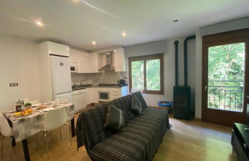 Precioso apartamento con vistas montaña o rio - Foto 1