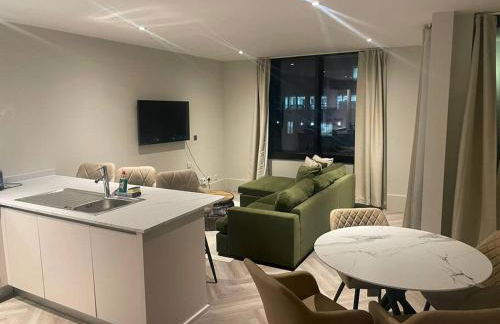 1 Bed Apt - Balcony - City View - Great Location - Foto 3