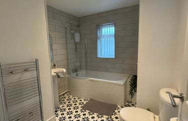 Stunning Open Plan 3 Bed House - Driveway & Garden - Foto 17