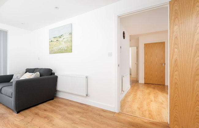Skyvillion 2bed Enfield Flat W Balcony - Parking - Foto 31