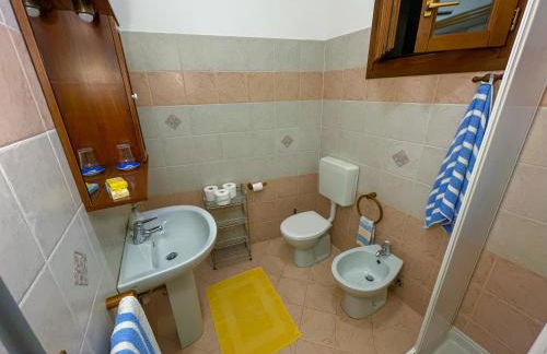 HOST4U - BORGATA VALLONE Apartments with Stunning Garden and Parking - Foto 23