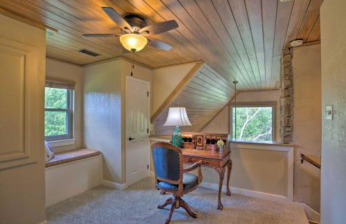 Lake Granbury Getaway! Family Home with Deck and Games - Foto 17