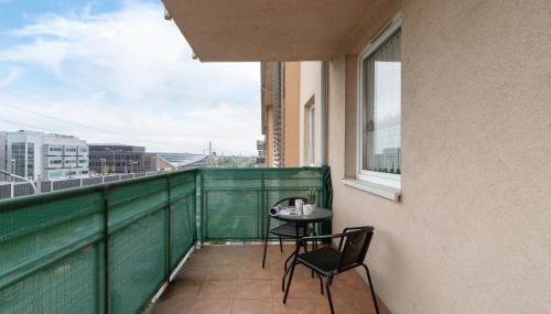 Cozy Apartment with Balcony Chmieleniec by Noclegi Renters - Foto 5