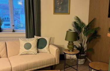 Cherry Blossom Apartment - 3 bed, parking, garden - Photo 28