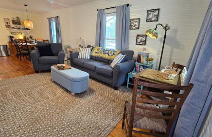 Charming Downtown Bungalow I Explore-Shop-Eat - Foto 17