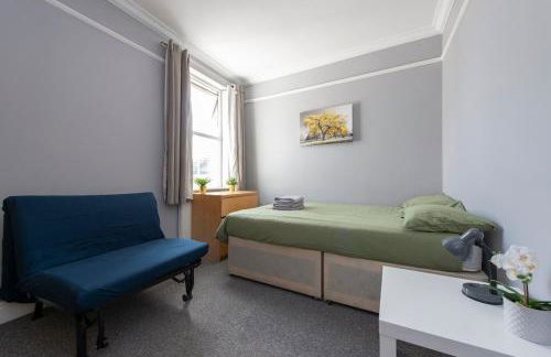 Lovely 3-bed 20 minutes to Central London - Photo 26