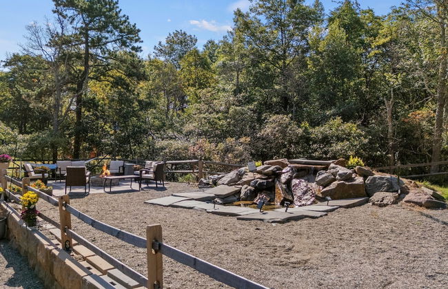 The Bigwood Cabin by Avantstay Hot Tub Firepit Pool Table Private Yard - Photo 74