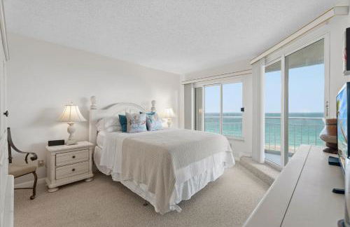 Ocean Front 2-bed, 2-bath 6th-floor comfy and inviting condo unit on Hutchinson Island - Photo 12