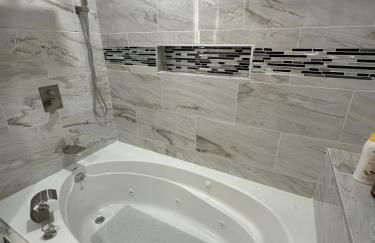 5 Star Cozy modern house all amenities Sleep 6 - Foto 8