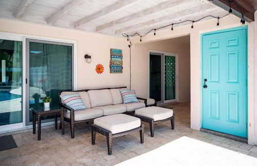 Charming Beach House w/Private Pool Paradise~WALK TO BEACH - Foto 19