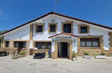 Apartamento con jardin y parking privado - Foto 1