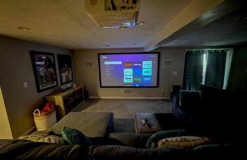 Lakefront 5 Bedroom Vacation Home - Sleeps 12! - Foto 27