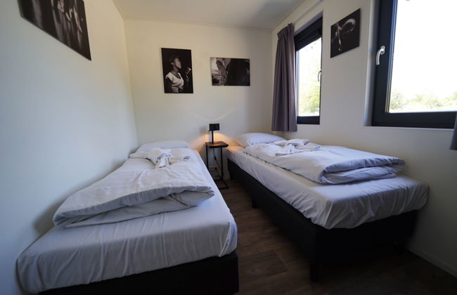 3 bedroom House in Biddinghuizen with swimming pool and terrace - Photo 4