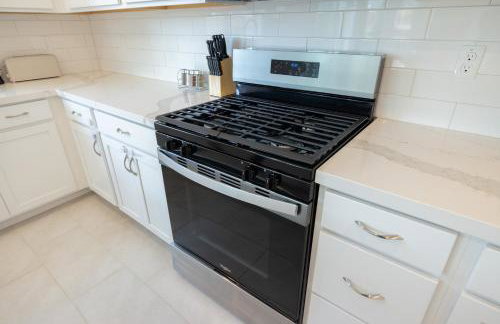 Modern Charming 4BR Home, Family Friendly, Office Space, Fast WiFi, Free Parking - Foto 9