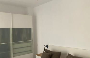 Casa grande y céntrica con piscina en zona peatonal - Photo 9