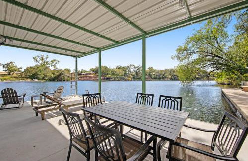 Two-Story Waterfront Retreat with Boat Dock, Two Firepits & Two Kayaks - Foto 4