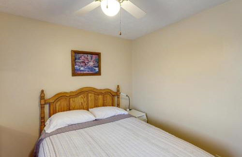 Bring the Family! Suburban Home with Yard in Omaha - Foto 16