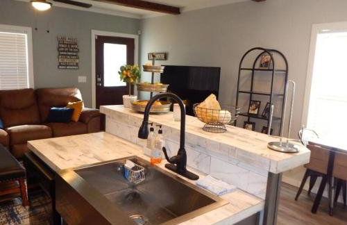 Lakefront Oasis with Private Hot Tub - Foto 4