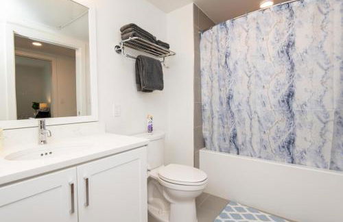 Chic 3-bed Apt with Pool & Hot Tub in Heart of DTLA - Foto 2