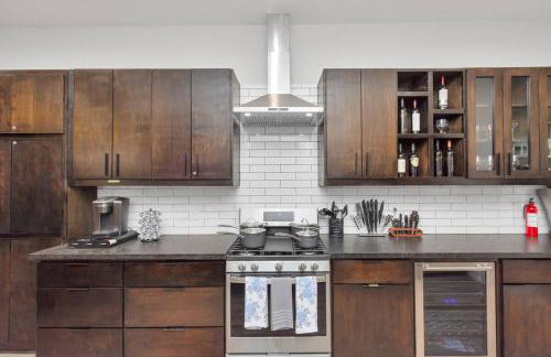 Houston's Downtown Bloom House - Spacious Floral Escape for Groups - Foto 72