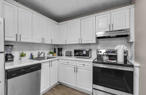 Stylish 2BR in North Miami with Free Parking - Foto 9