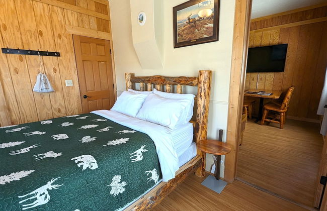 Yellowstone's Treasure Cabins - Photo 25