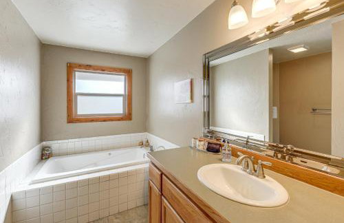 Columbia Falls Private Retreat Pool Table and Deck! - Foto 20