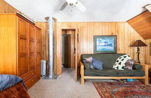 Quaint Cabin in Serene Lakes - Close to Skiing! - Foto 19