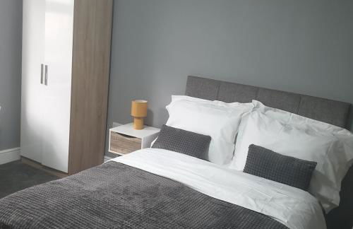 S Gravesend 1 Bed Flat 2 Min Walk STN-Town Centre - Foto 8