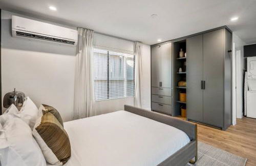 Tiny Home with a Cozy Loft for Quiet Moments - Foto 16