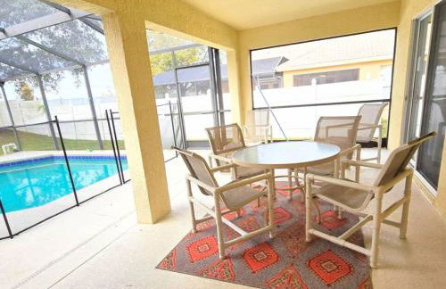 Joyful and Bright 4 Bedroom 3 Bathroom Pool Home - Foto 9