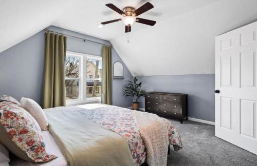 Hot Tub N64 Mins to Downtown Sleeps 8 - Foto 8