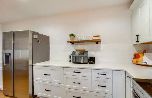 2 Mi to Tims Ford Lake! Cozy Cottage with Fireplace - Foto 8